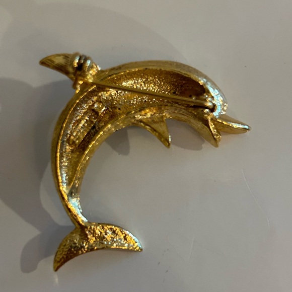 Vintage Gold Tone Dolphin Brooch Black Enamel Statement Pin Nautical Pin - Picture 3 of 4